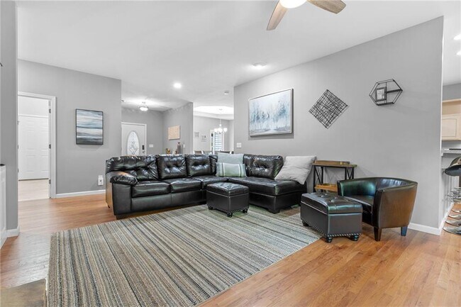 Building Photo - 218 River Dr
