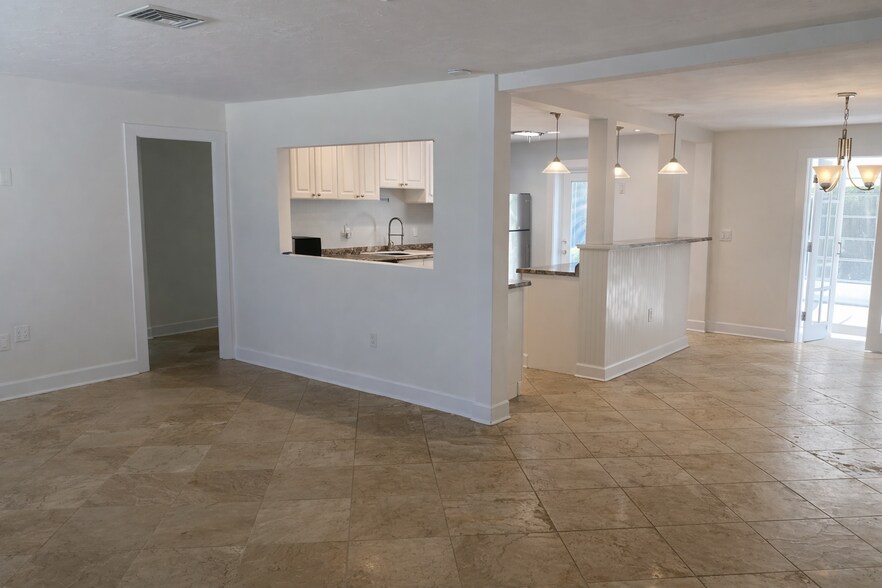 Building Photo - 2714 Grove St