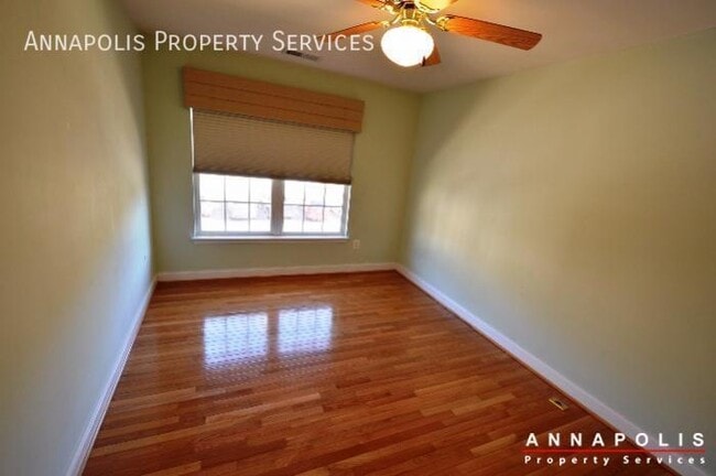Building Photo - 828 Stonehurst Ct