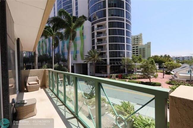 Building Photo - 411 N New River Dr E