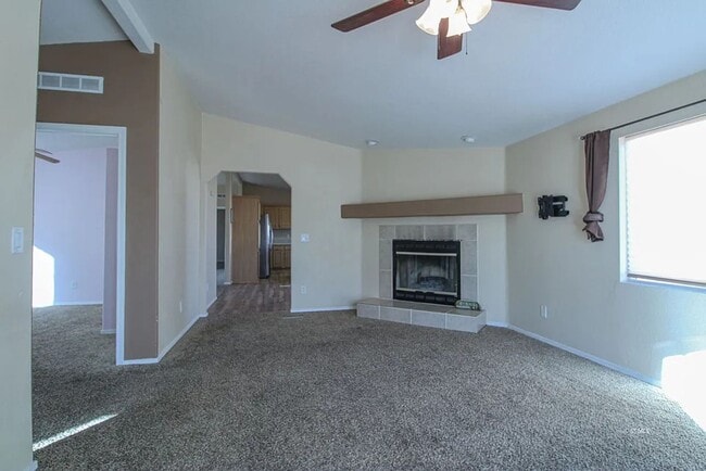 Building Photo - 935 W Sullivan Ave