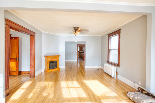 Building Photo - 226 Ledgeside Ave