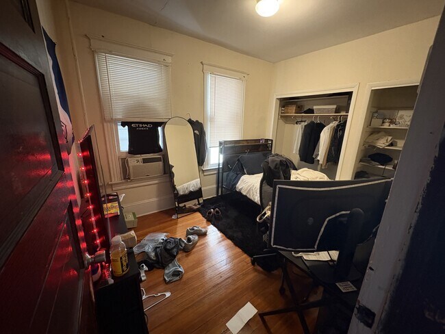 Building Photo - 218 Easton Ave