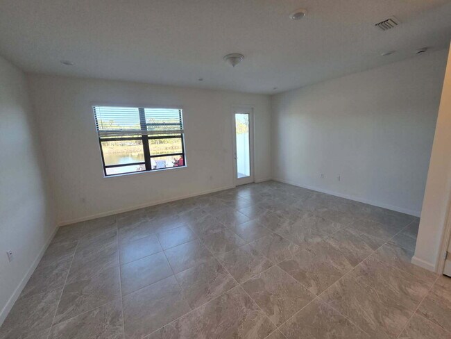 Building Photo - 2880 SE Federal Hwy