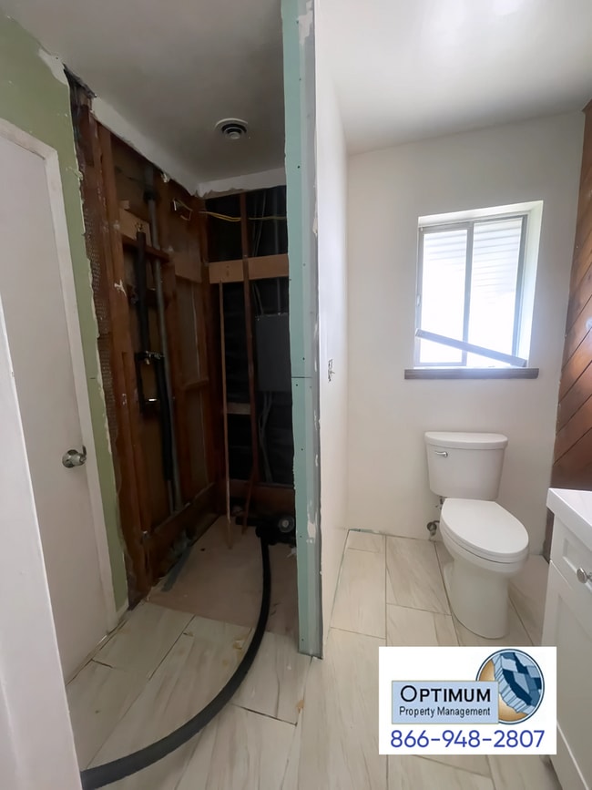 Building Photo - Summer-Ready Pool Home in Pomona