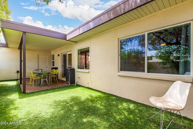 Building Photo - 7713 E Vista Dr
