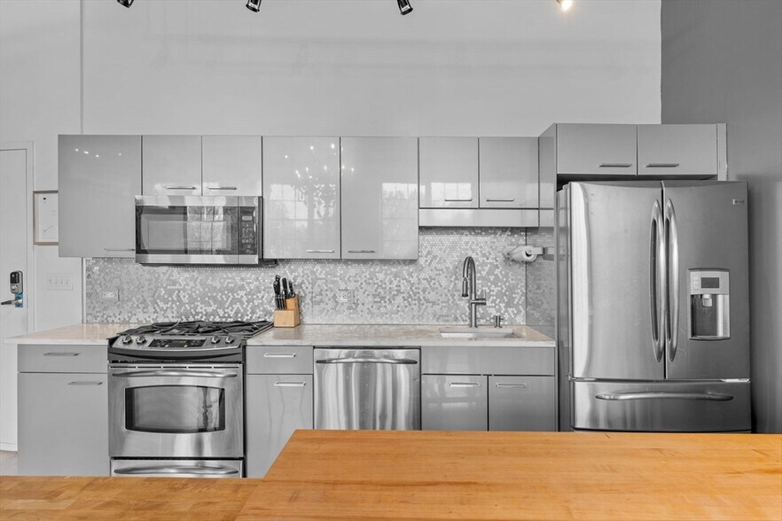 Building Photo - 944 Dorchester Ave