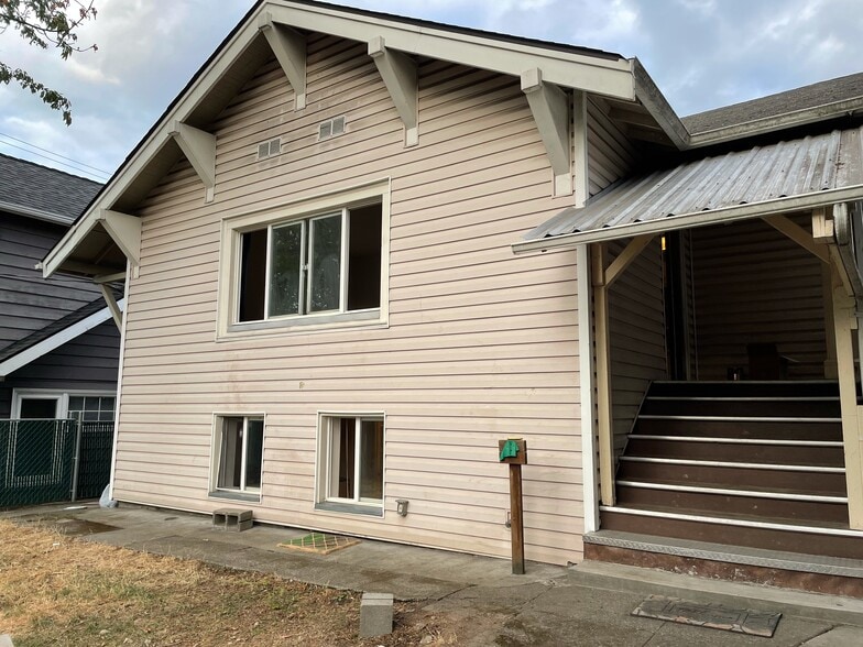 Building Photo - 5064 7th Ave NE