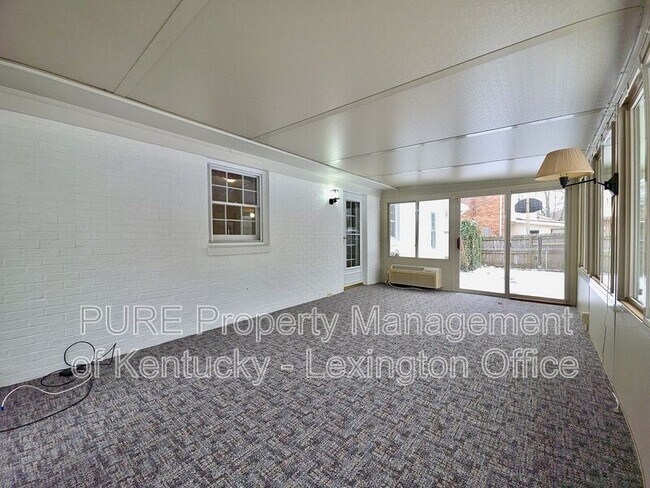 Building Photo - 3462 Lansdowne Dr