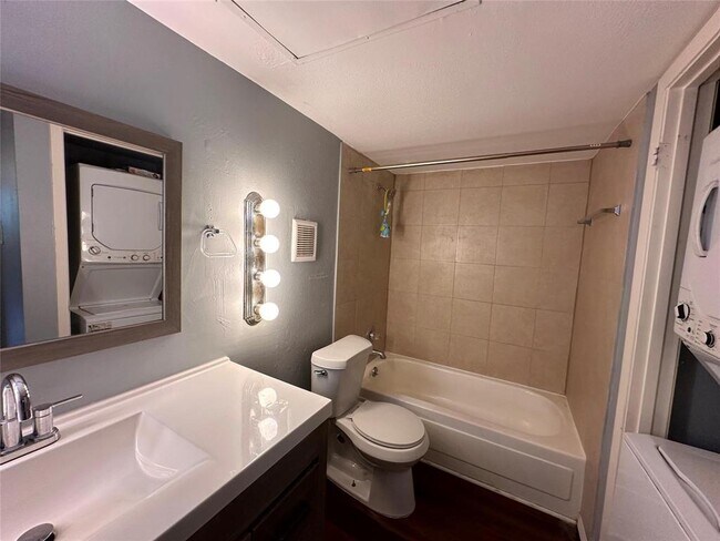 Building Photo - 8433 Hearth Dr