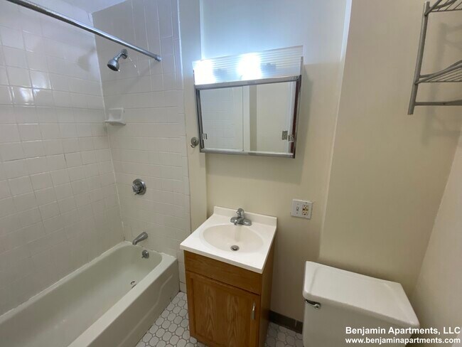 Building Photo - 48 Garden St