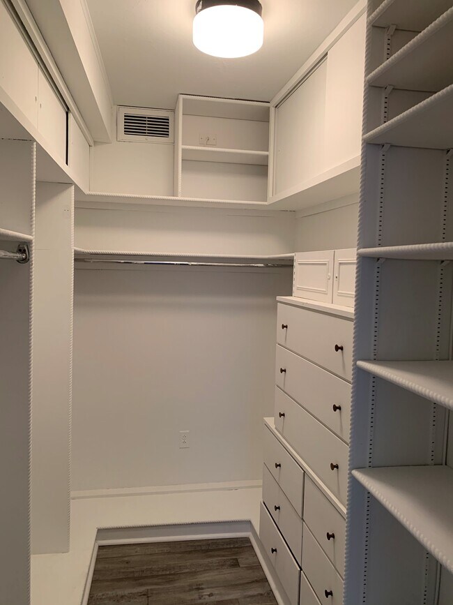 Building Photo - 191 Presidential Blvd