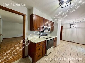 Building Photo - 2804 S Main Ave