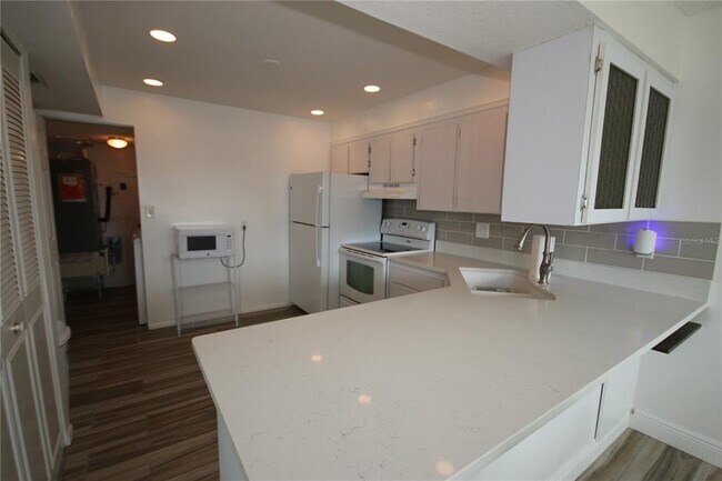 Building Photo - 1655 S Highland Ave