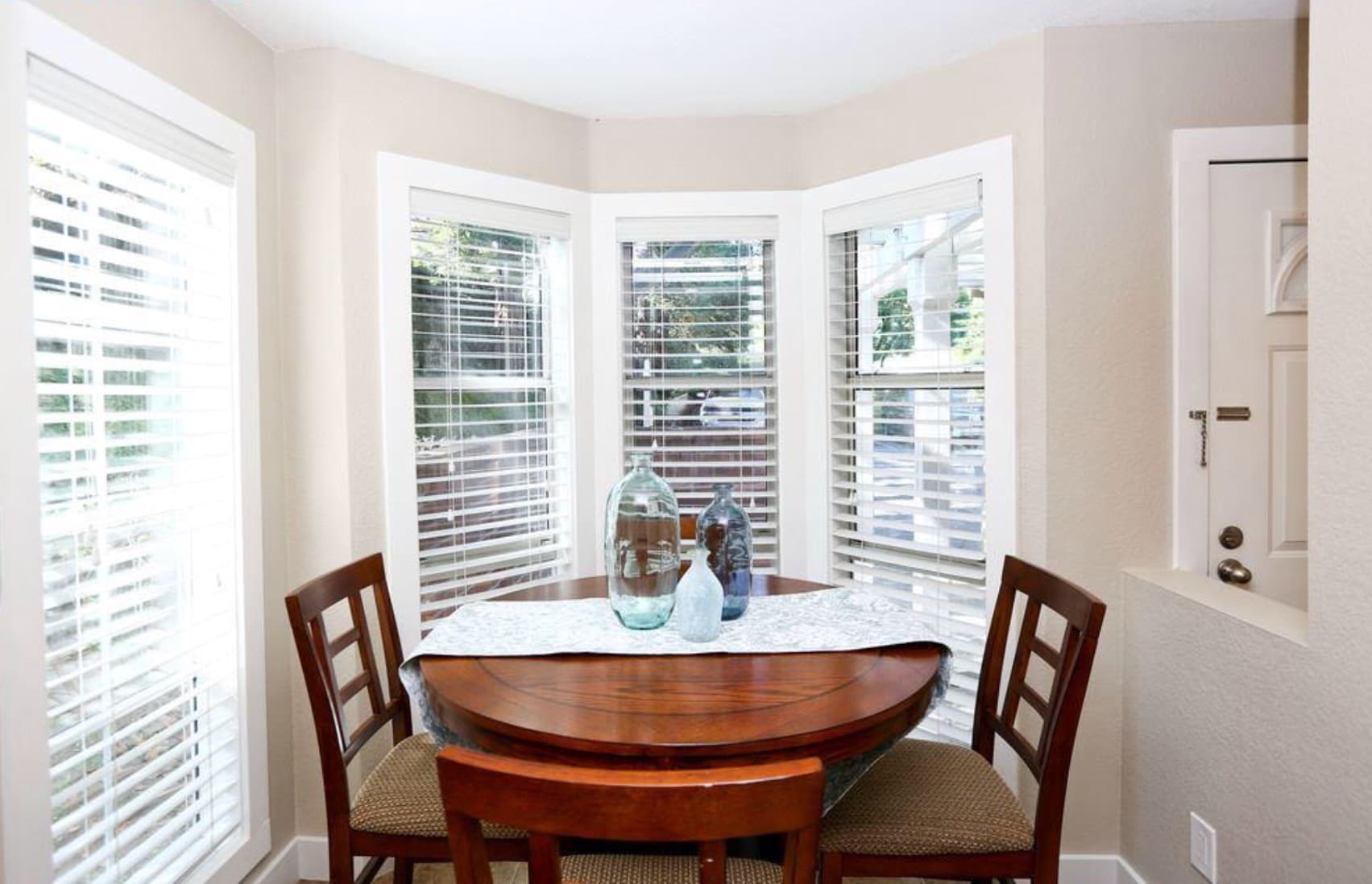 Kitchen nook - 277 Hidden Creek Ct