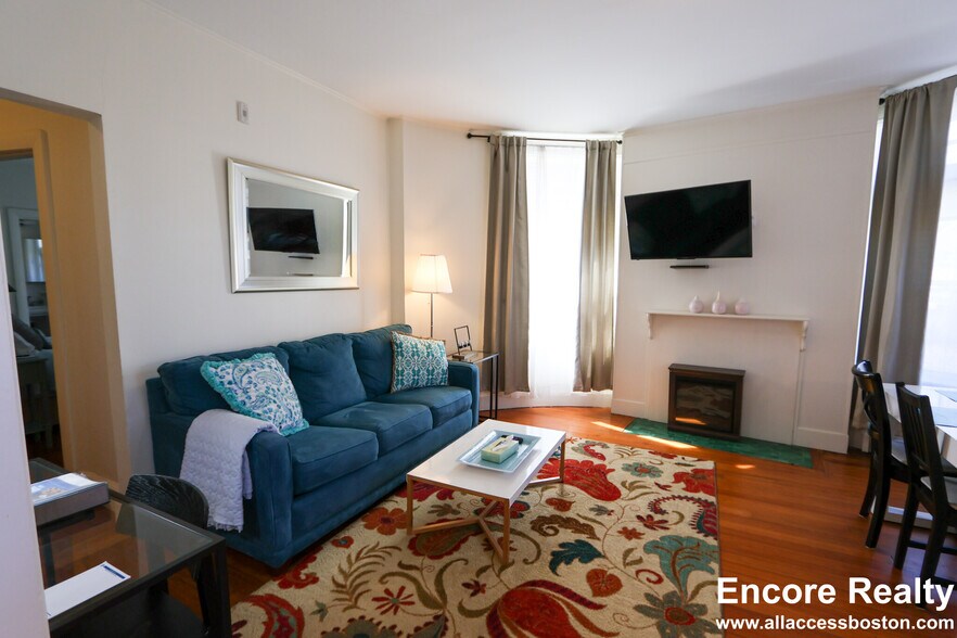 Building Photo - 1871 Beacon St