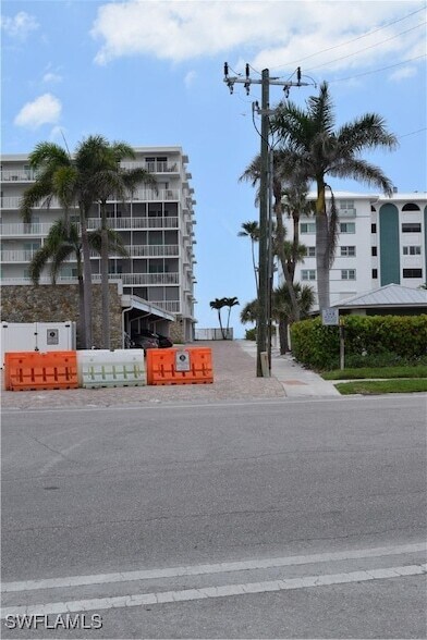 Building Photo - 1930 Gulf Shore Blvd N
