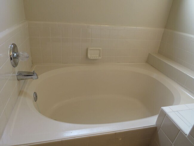 Building Photo - Coming Soon! Beautiful and Spacious 3 bedroom 2 bath Home With a Split Floor Plan.