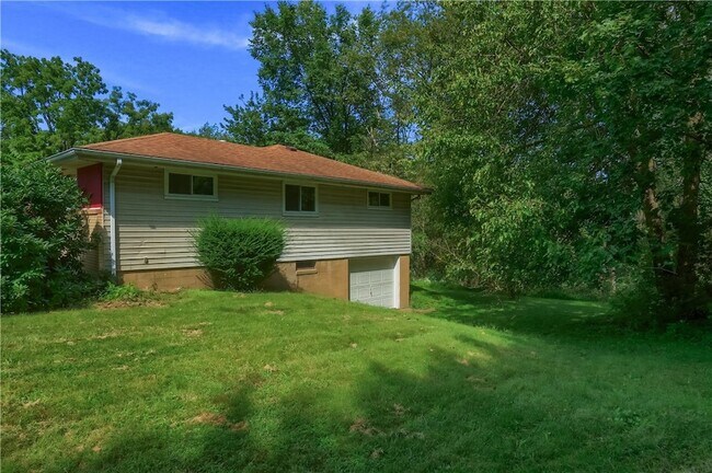 Building Photo - 194 Woodridge Dr