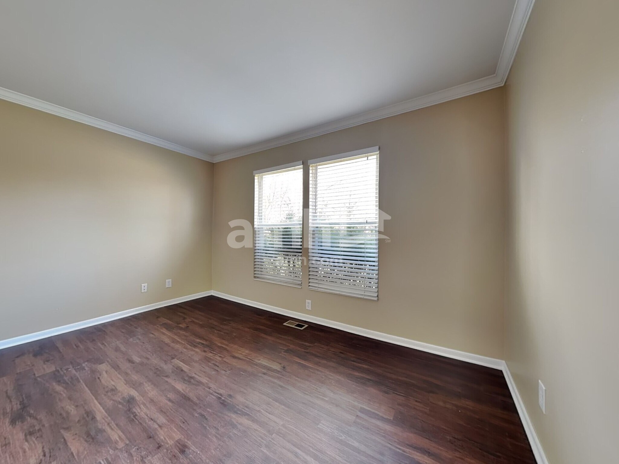 Building Photo - 10190 Meadowknoll Dr