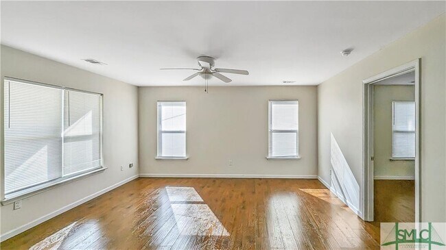 Building Photo - 801 Davis Ave