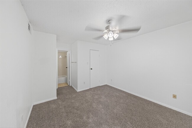 Building Photo - 2750 Holly Hall St