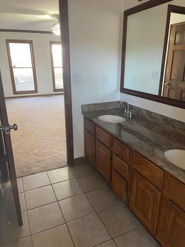 Building Photo - LAKE SHORES