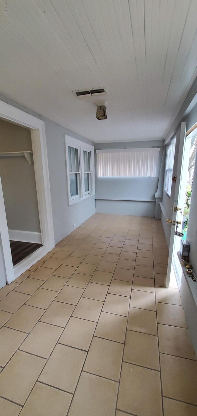 Building Photo - 1218 Challen Ave