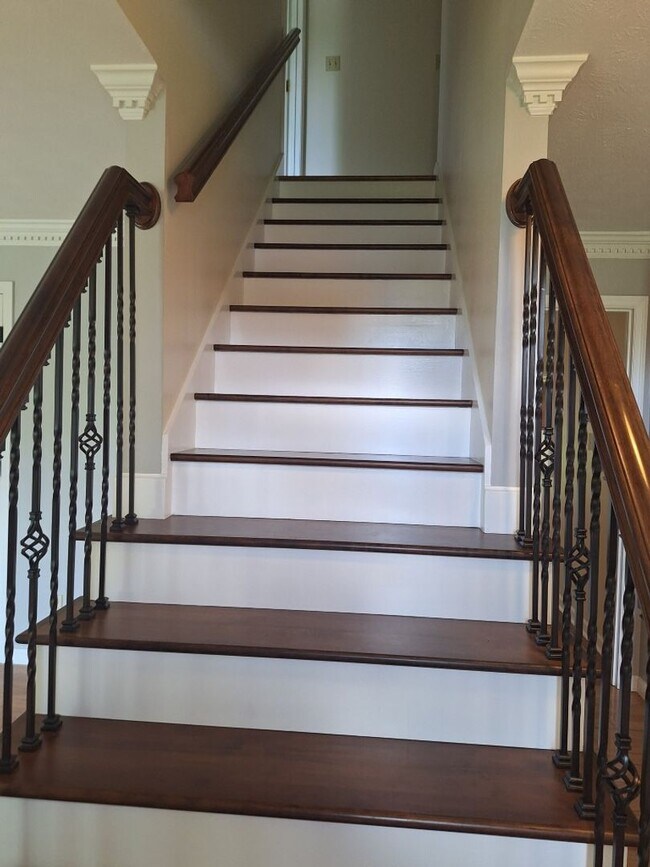 Building Photo - 4bd/3 bath located in desirable neighbor in Fox Den Subdivision in West Knoxville