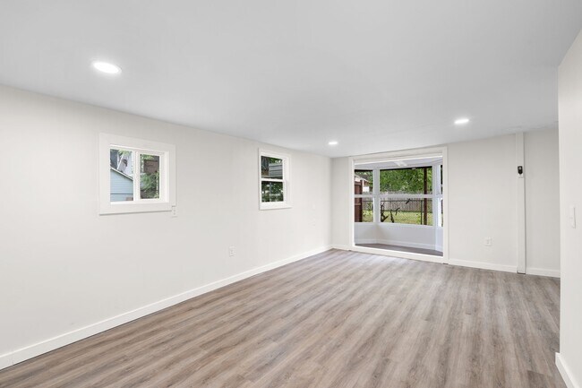 Building Photo - 1036 Seymour Ave
