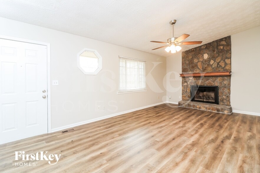 Building Photo - 1705 Olde Oak Dr