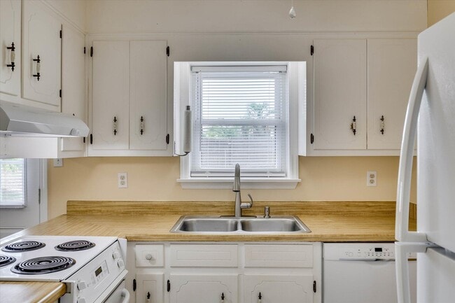 Building Photo - 125 Cyndee Cir