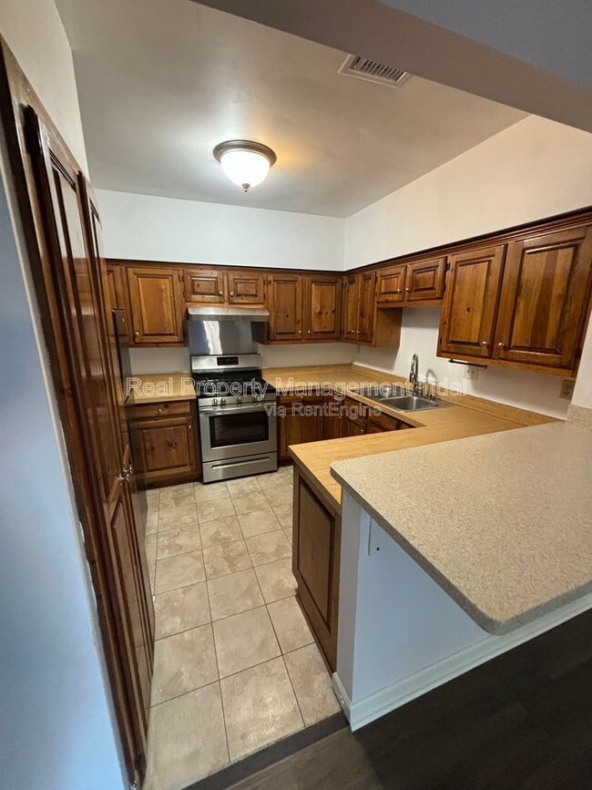 Building Photo - 610 Guy Ln