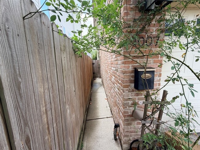 Building Photo - 1007 Kern St