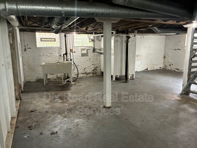 Building Photo - 1430 Coventry Rd