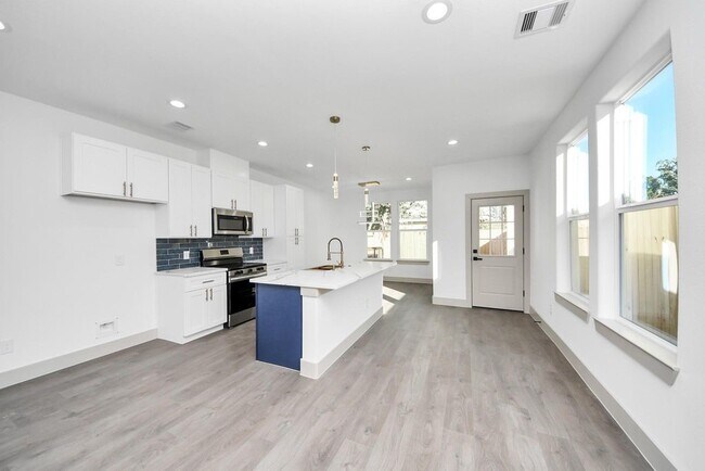 Building Photo - 7973 Joy St