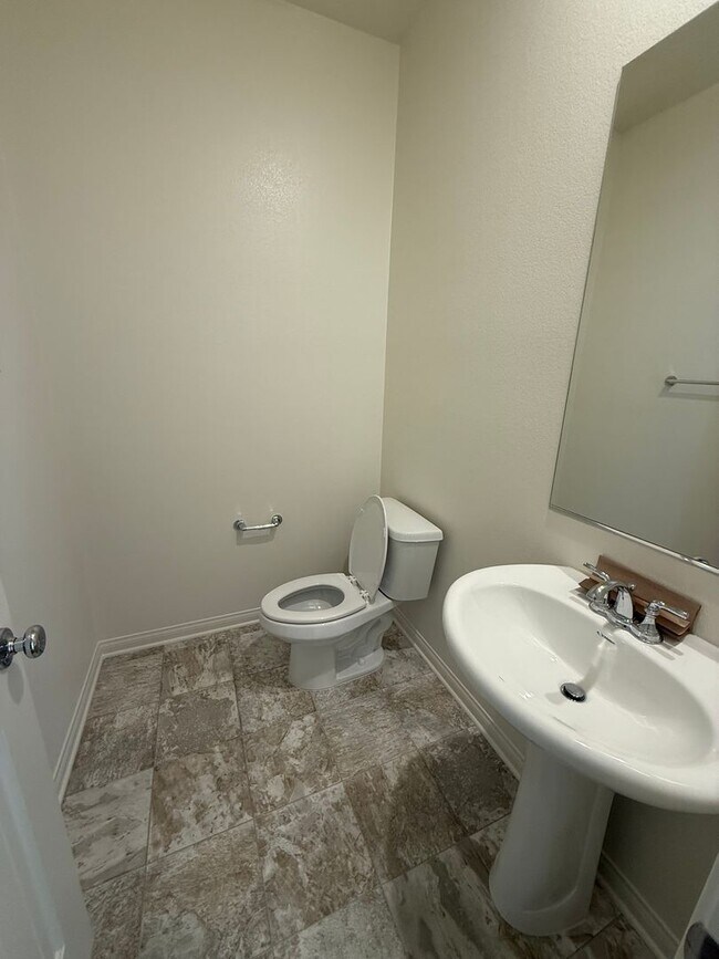 Building Photo - Victorville- New Richmond Home, 3 bedrooms...