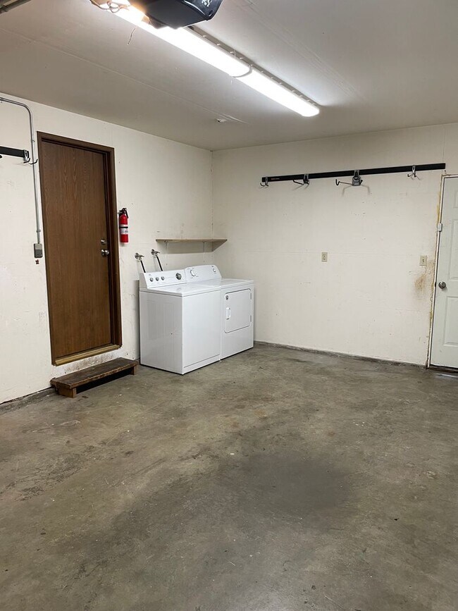 Building Photo - 9014 10th Pl SE