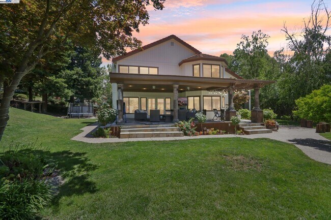 Building Photo - 3745 Deer Trail Ct