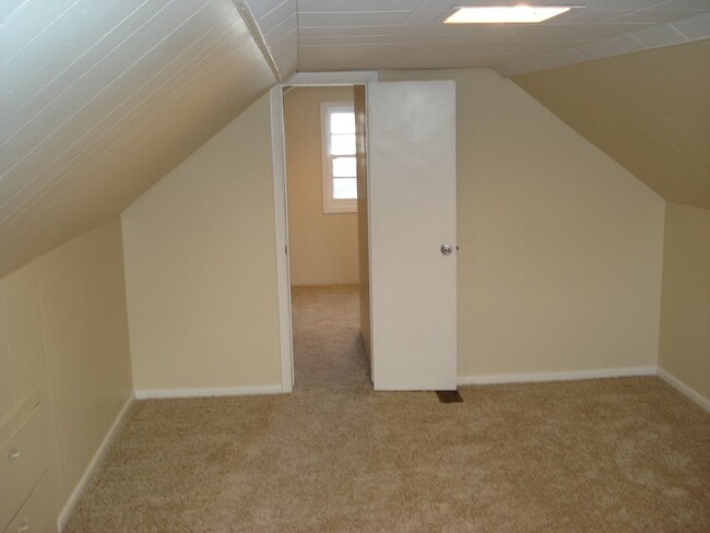 Building Photo - Three Bedroom One Bath Home Available May 10th