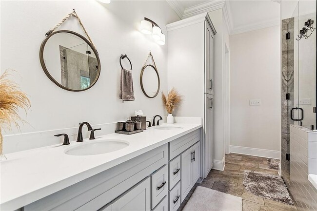 Building Photo - 12099 Jones Rd