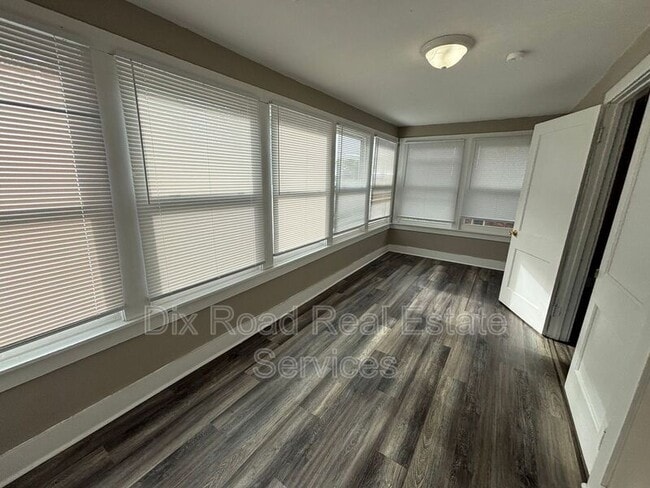 Building Photo - 335 Watervliet Ave