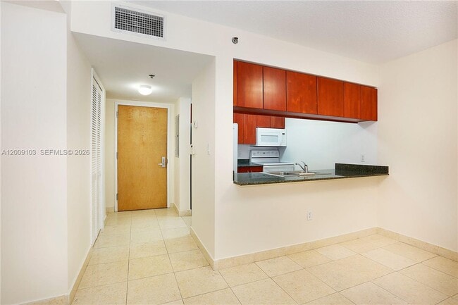 Building Photo - 1200 Brickell Bay Dr