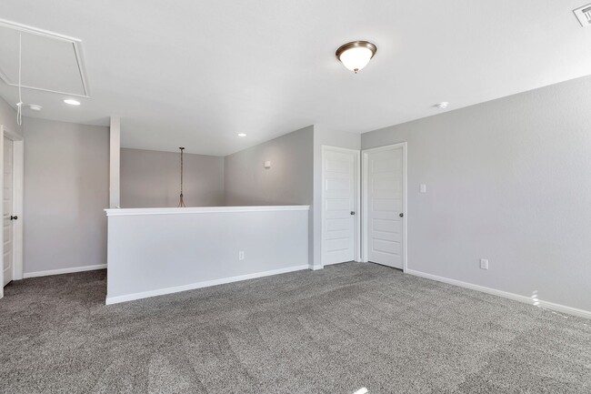 Building Photo - $500 OFF FIRST MONTHS RENT