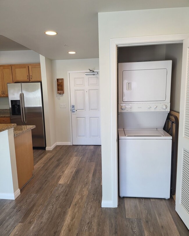 Building Photo - View Gaslamp 1 bedroom Condo with Parking,...