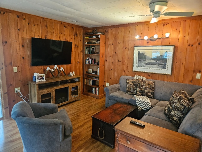 Primary Photo - 580 Partridge Lake Rd