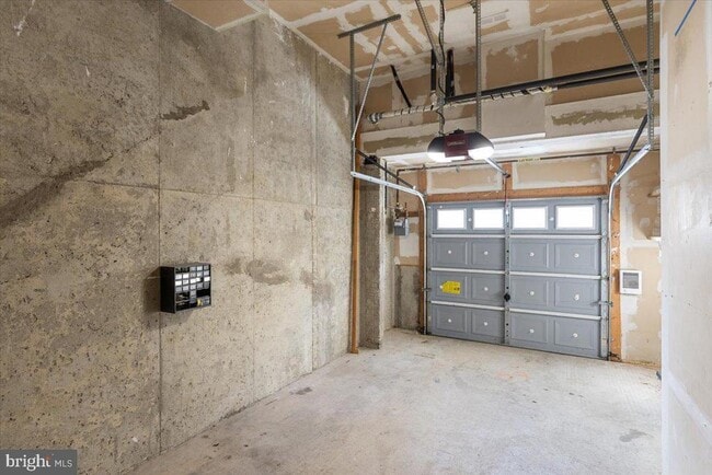 Building Photo - 174 Chevy Chase St