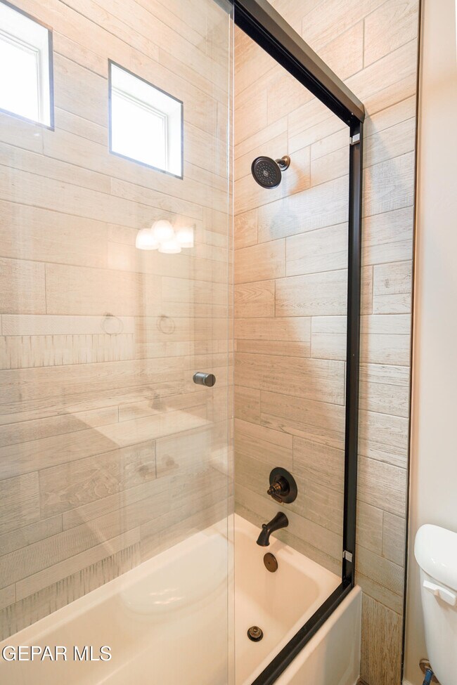 Building Photo - 13368 Emerald Glass Dr