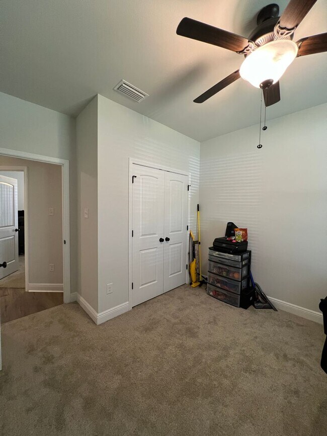 Building Photo - Exceptional 4 Bedroom in Milton