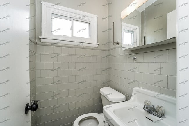 Building Photo - 5565 Beechwood Ave